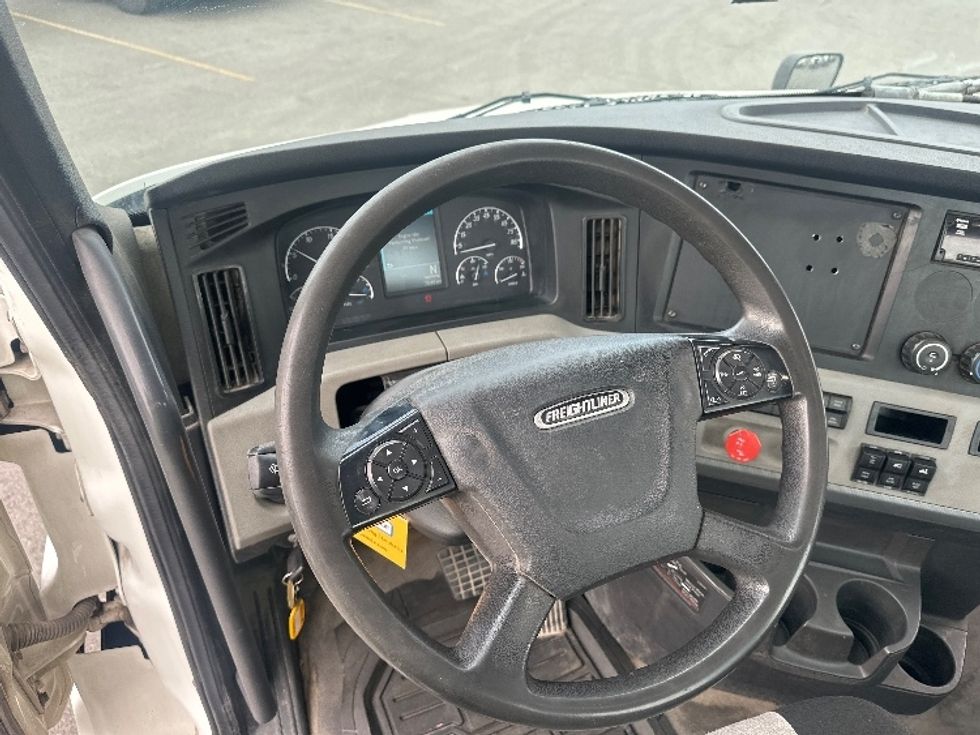 Day Cab Tractor-Heavy Duty Tractors-Freightliner-2020-T11664ST-West Sacramento-CA-290,542\n\t\tmiles-$ 57,750 - Image 11
