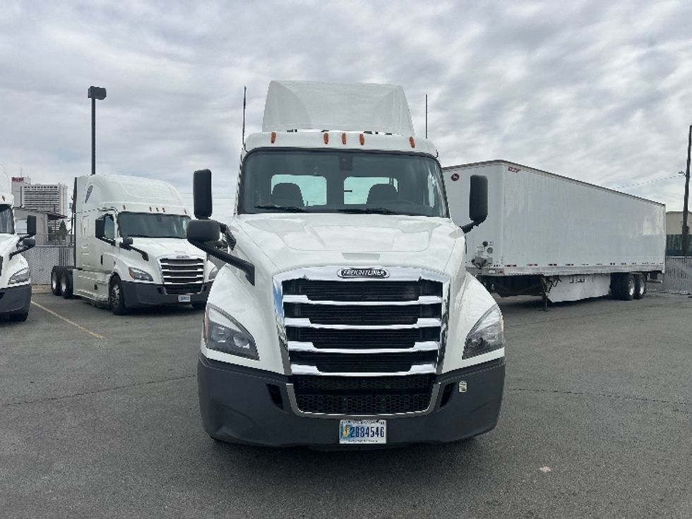 Day Cab Tractor-Heavy Duty Tractors-Freightliner-2020-T11664ST-West Sacramento-CA-290,542\n\t\tmiles-$ 57,750 - Image 2