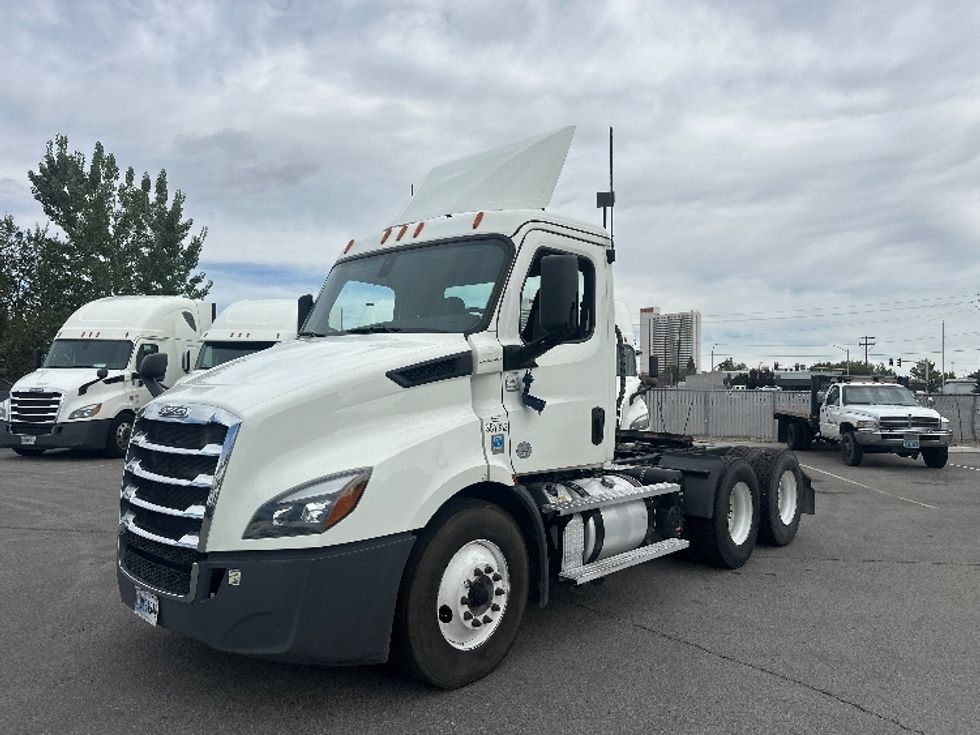 Day Cab Tractor-Heavy Duty Tractors-Freightliner-2020-T11664ST-West Sacramento-CA-290,542\n\t\tmiles-$ 57,750 - Image 3