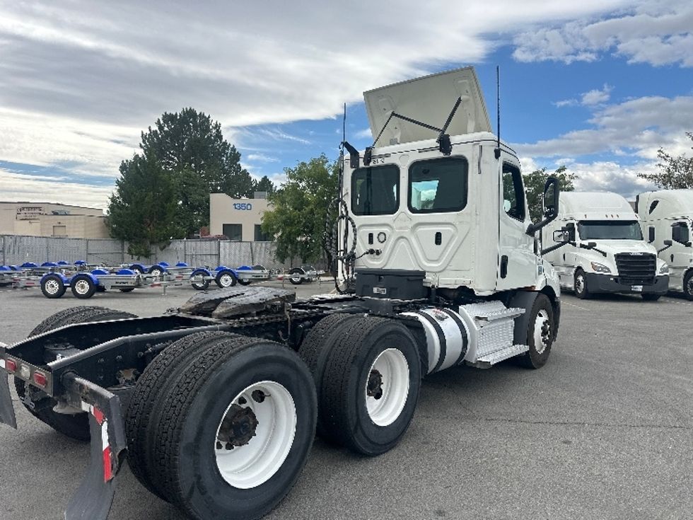 Day Cab Tractor-Heavy Duty Tractors-Freightliner-2020-T11664ST-West Sacramento-CA-290,542\n\t\tmiles-$ 57,750 - Image 7