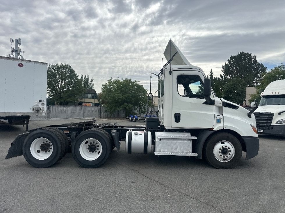 Day Cab Tractor-Heavy Duty Tractors-Freightliner-2020-T11664ST-West Sacramento-CA-290,542\n\t\tmiles-$ 57,750 - Image 8