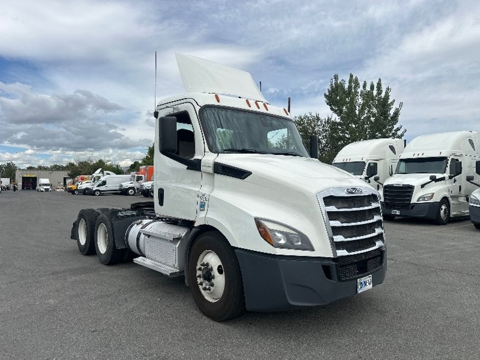Day Cab Tractor-Heavy Duty Tractors-Freightliner-2020-T11664ST-West Sacramento-CA-394,957\n\t\tmiles-$ 52,000 - Image 1
