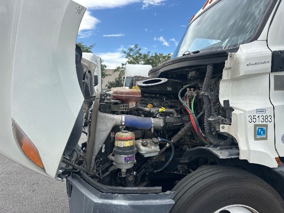 Day Cab Tractor-Heavy Duty Tractors-Freightliner-2020-T11664ST-West Sacramento-CA-394,957\n\t\tmiles-$ 52,000 - Image 15