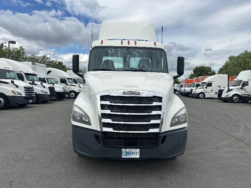 Day Cab Tractor-Heavy Duty Tractors-Freightliner-2020-T11664ST-West Sacramento-CA-394,957\n\t\tmiles-$ 52,000 - Image 2