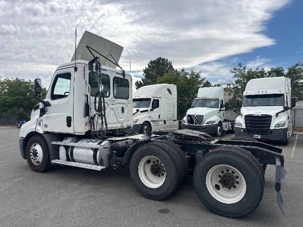 Day Cab Tractor-Heavy Duty Tractors-Freightliner-2020-T11664ST-West Sacramento-CA-394,957\n\t\tmiles-$ 52,000 - Image 5