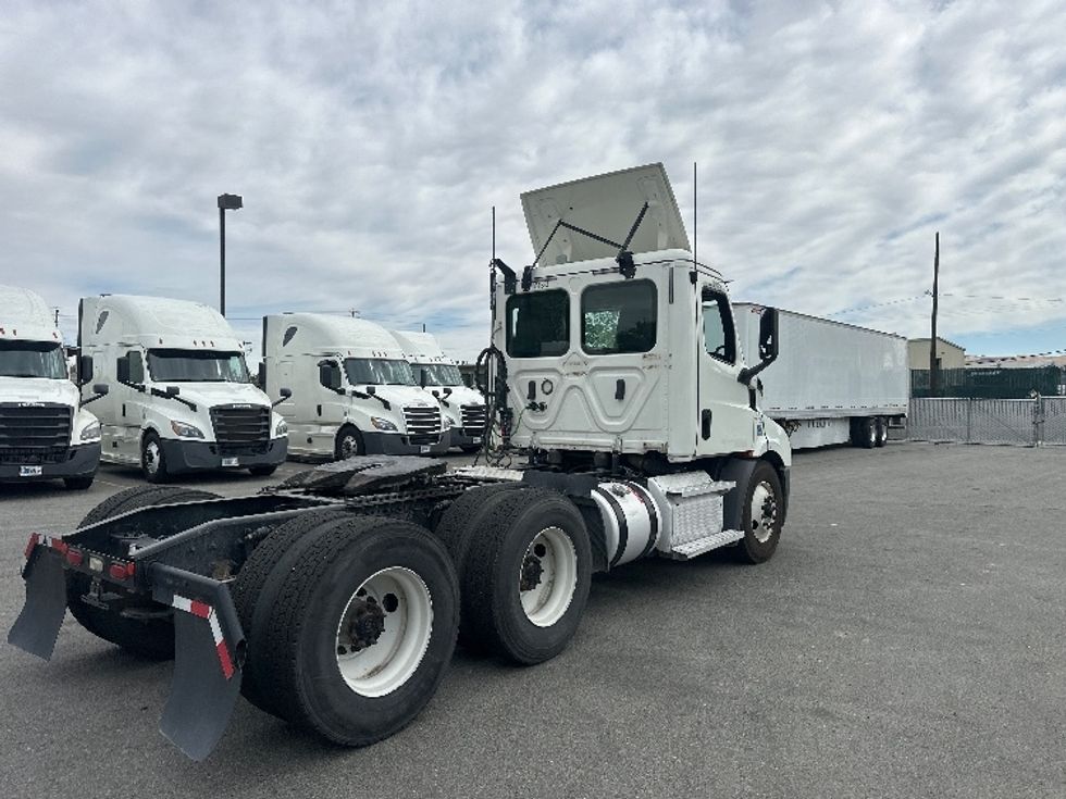 Day Cab Tractor-Heavy Duty Tractors-Freightliner-2020-T11664ST-West Sacramento-CA-394,957\n\t\tmiles-$ 52,000 - Image 7