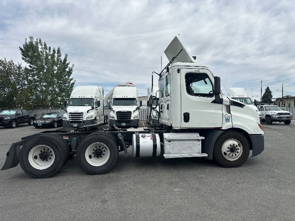 Day Cab Tractor-Heavy Duty Tractors-Freightliner-2020-T11664ST-West Sacramento-CA-394,957\n\t\tmiles-$ 52,000 - Image 8