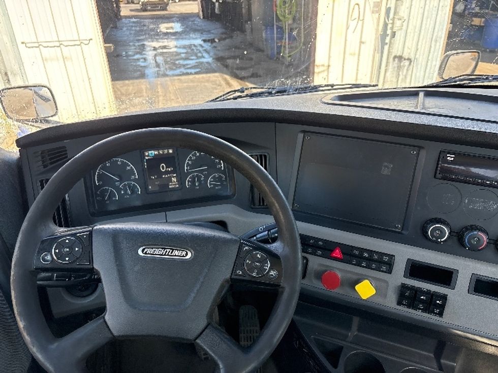 Day Cab Tractor-Heavy Duty Tractors-Freightliner-2020-T11664ST-West Sacramento-CA-426,542\n\t\tmiles-$ 51,000 - Image 11