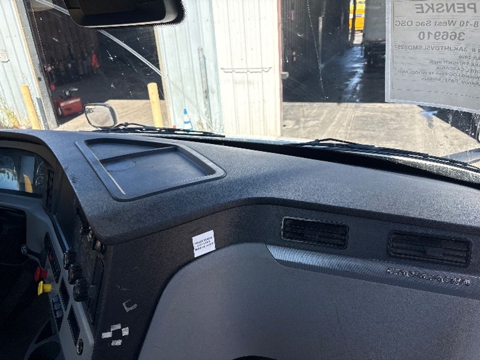 Day Cab Tractor-Heavy Duty Tractors-Freightliner-2020-T11664ST-West Sacramento-CA-426,542\n\t\tmiles-$ 51,000 - Image 13