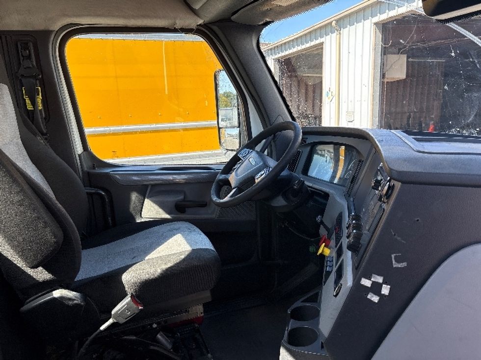 Day Cab Tractor-Heavy Duty Tractors-Freightliner-2020-T11664ST-West Sacramento-CA-426,542\n\t\tmiles-$ 51,000 - Image 14