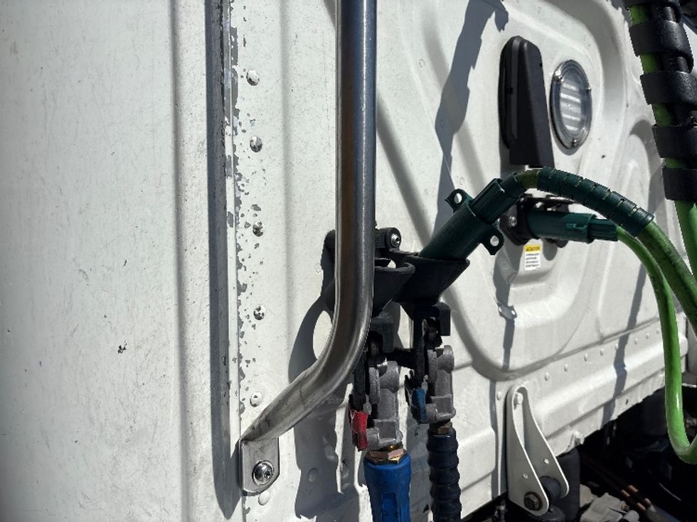 Day Cab Tractor-Heavy Duty Tractors-Freightliner-2020-T11664ST-West Sacramento-CA-426,542\n\t\tmiles-$ 51,000 - Image 17