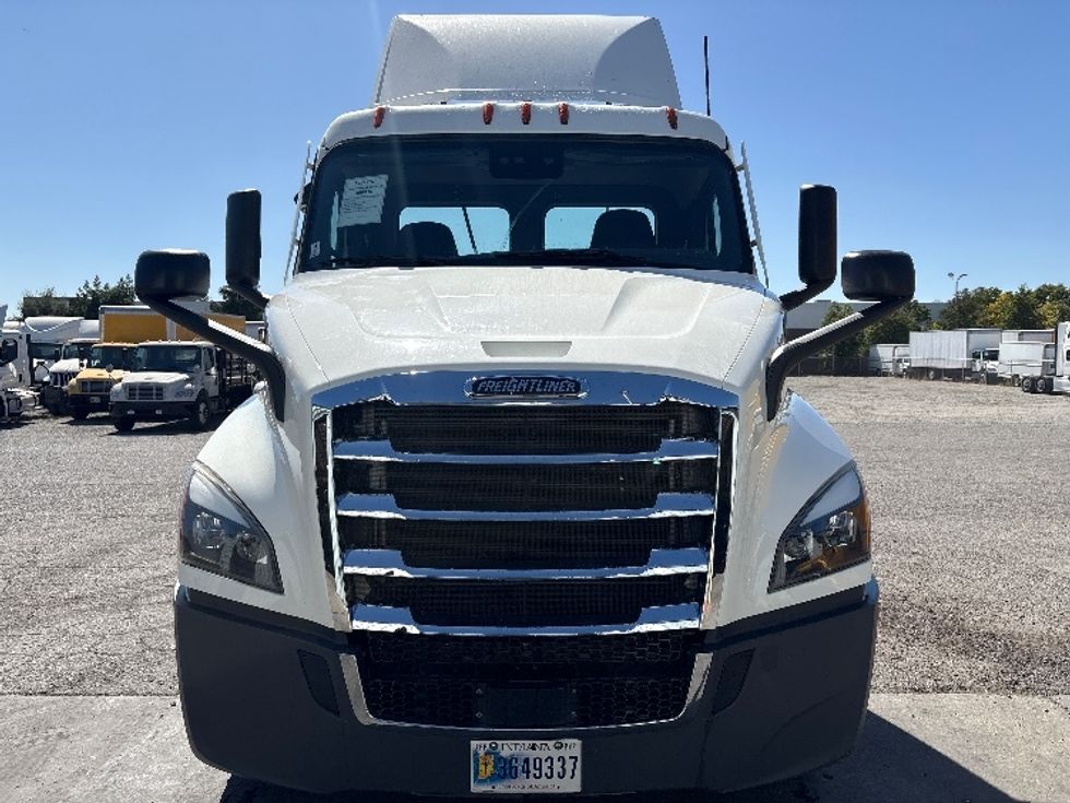 Day Cab Tractor-Heavy Duty Tractors-Freightliner-2020-T11664ST-West Sacramento-CA-426,542\n\t\tmiles-$ 51,000 - Image 2