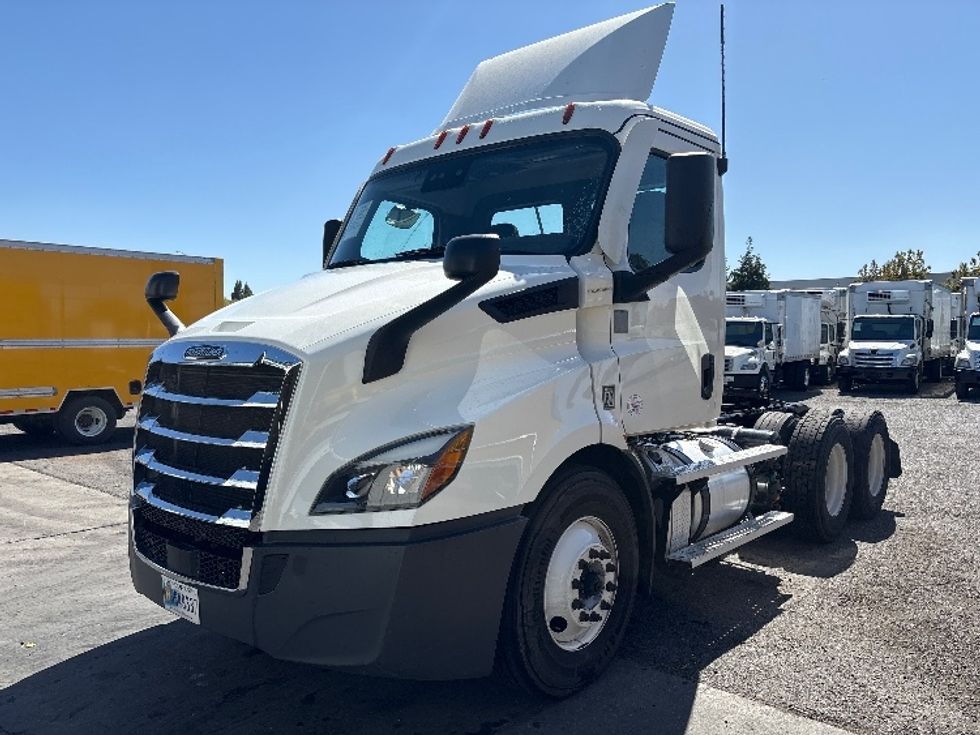 Day Cab Tractor-Heavy Duty Tractors-Freightliner-2020-T11664ST-West Sacramento-CA-426,542\n\t\tmiles-$ 51,000 - Image 3