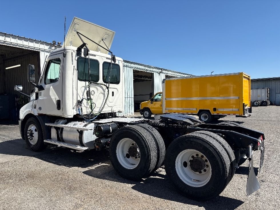 Day Cab Tractor-Heavy Duty Tractors-Freightliner-2020-T11664ST-West Sacramento-CA-426,542\n\t\tmiles-$ 51,000 - Image 5