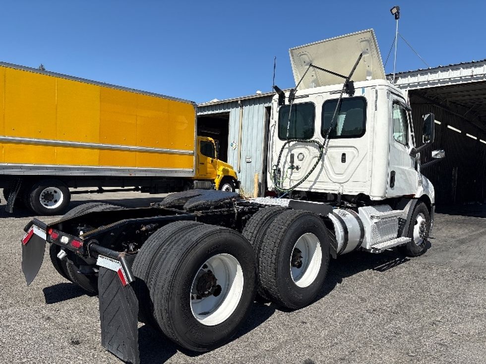 Day Cab Tractor-Heavy Duty Tractors-Freightliner-2020-T11664ST-West Sacramento-CA-426,542\n\t\tmiles-$ 51,000 - Image 7