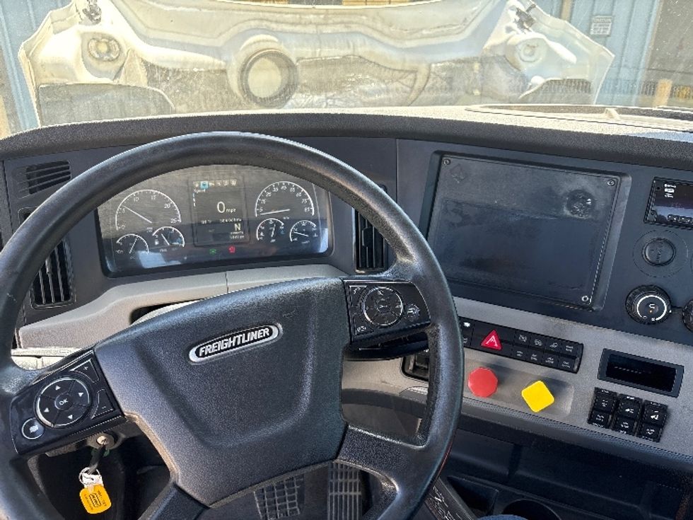 Day Cab Tractor-Heavy Duty Tractors-Freightliner-2020-T11664ST-West Sacramento-CA-504,065\n\t\tmiles-$ 43,500 - Image 11