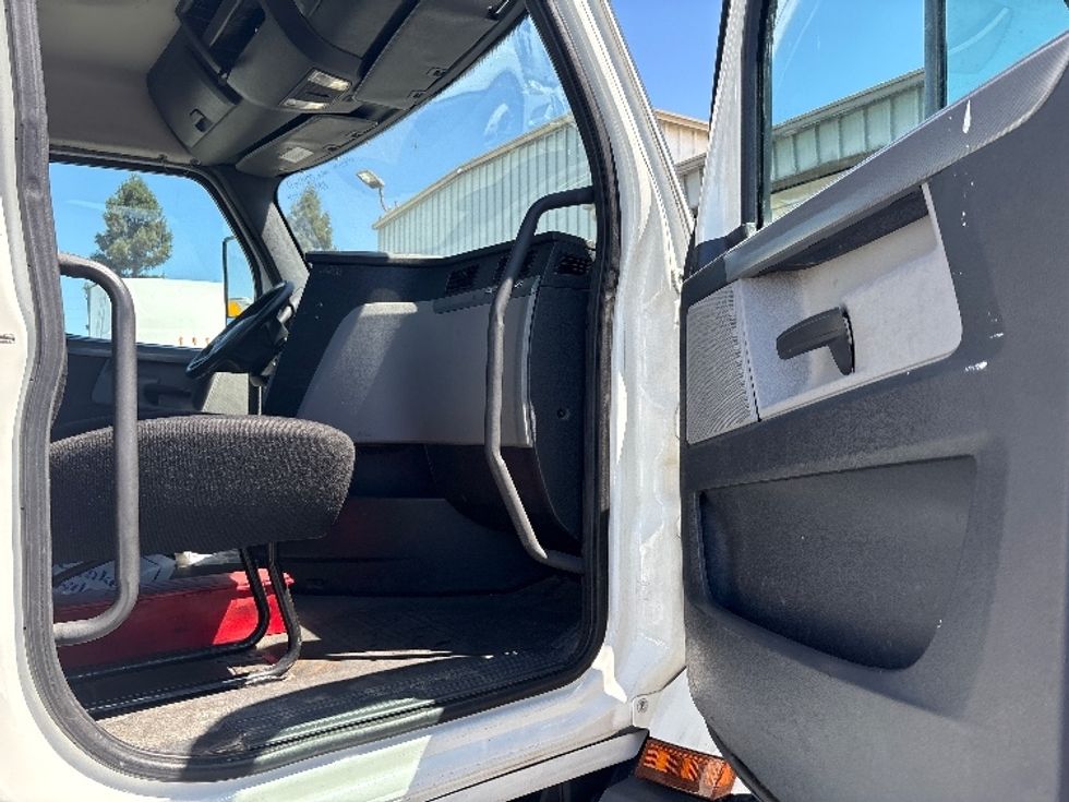 Day Cab Tractor-Heavy Duty Tractors-Freightliner-2020-T11664ST-West Sacramento-CA-504,065\n\t\tmiles-$ 43,500 - Image 12