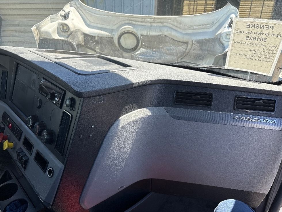 Day Cab Tractor-Heavy Duty Tractors-Freightliner-2020-T11664ST-West Sacramento-CA-504,065\n\t\tmiles-$ 43,500 - Image 13