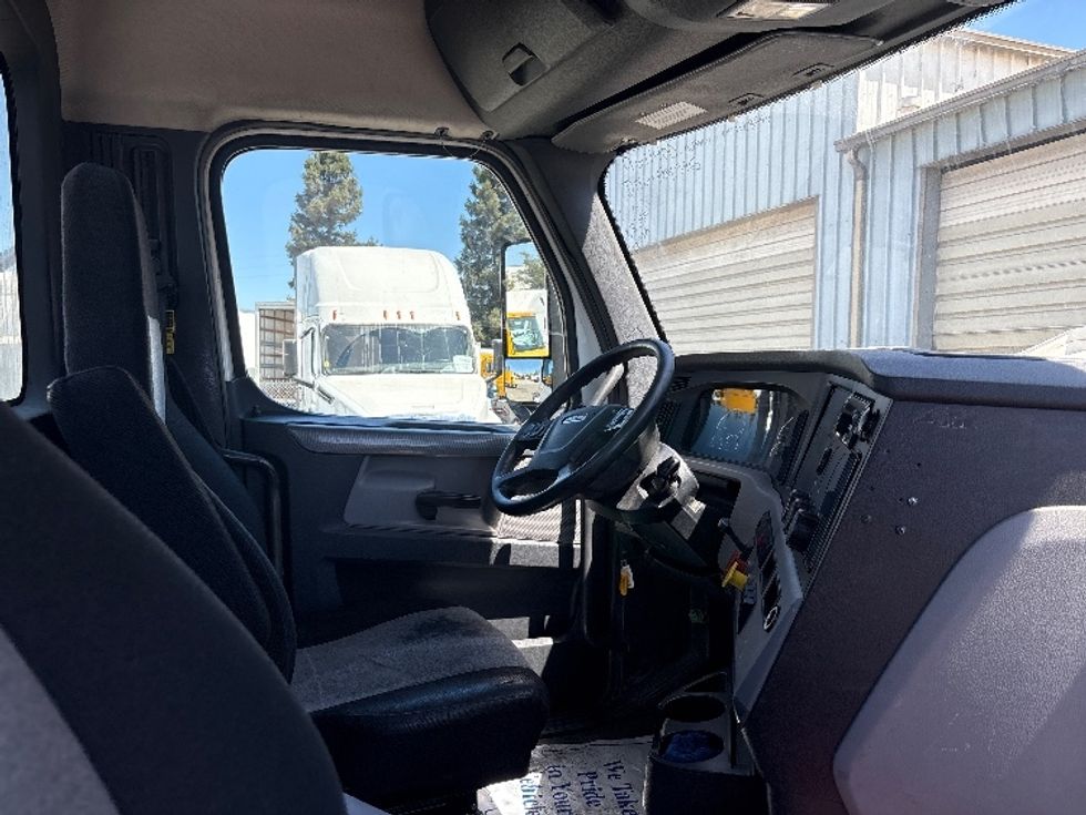 Day Cab Tractor-Heavy Duty Tractors-Freightliner-2020-T11664ST-West Sacramento-CA-504,065\n\t\tmiles-$ 43,500 - Image 14