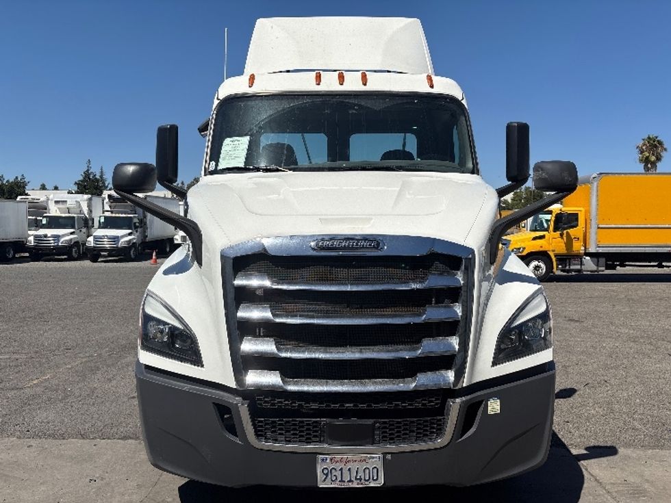 Day Cab Tractor-Heavy Duty Tractors-Freightliner-2020-T11664ST-West Sacramento-CA-504,065\n\t\tmiles-$ 43,500 - Image 2
