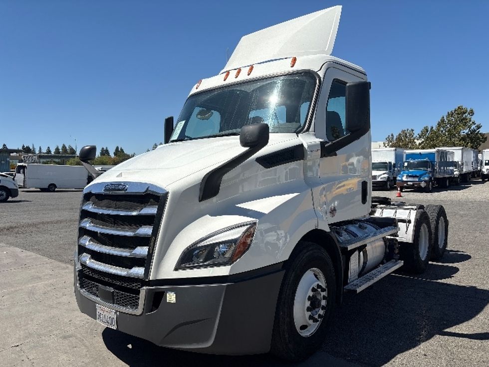 Day Cab Tractor-Heavy Duty Tractors-Freightliner-2020-T11664ST-West Sacramento-CA-504,065\n\t\tmiles-$ 43,500 - Image 3