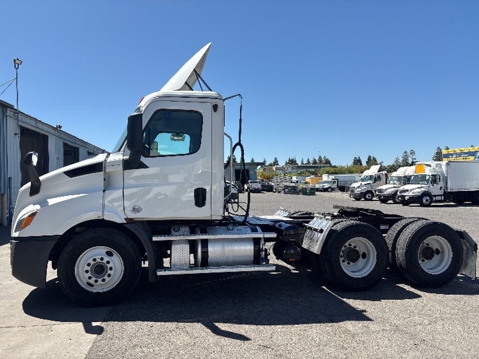Day Cab Tractor-Heavy Duty Tractors-Freightliner-2020-T11664ST-West Sacramento-CA-504,065\n\t\tmiles-$ 43,500 - Image 4