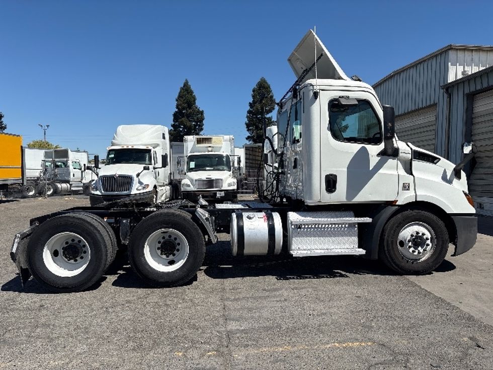 Day Cab Tractor-Heavy Duty Tractors-Freightliner-2020-T11664ST-West Sacramento-CA-504,065\n\t\tmiles-$ 43,500 - Image 8