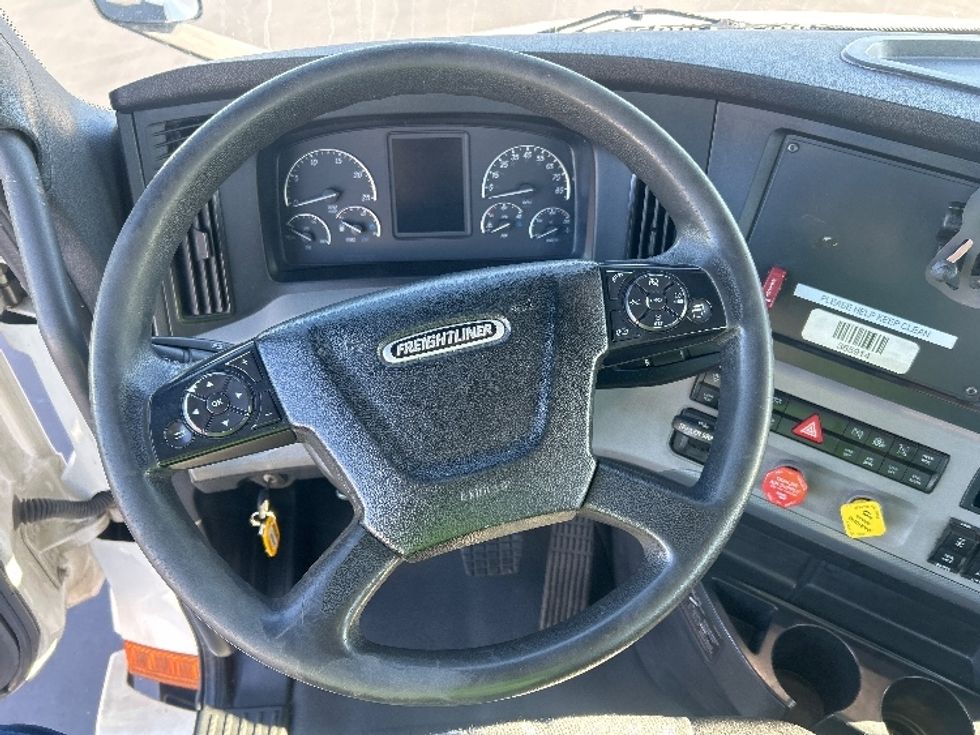 Day Cab Tractor-Heavy Duty Tractors-Freightliner-2020-T11664ST-West Sacramento-CA-599,027\n\t\tmiles-$ 34,500 - Image 11