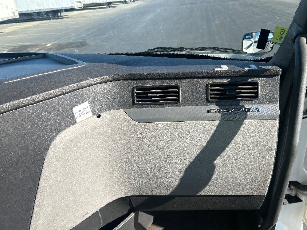 Day Cab Tractor-Heavy Duty Tractors-Freightliner-2020-T11664ST-West Sacramento-CA-599,027\n\t\tmiles-$ 34,500 - Image 13