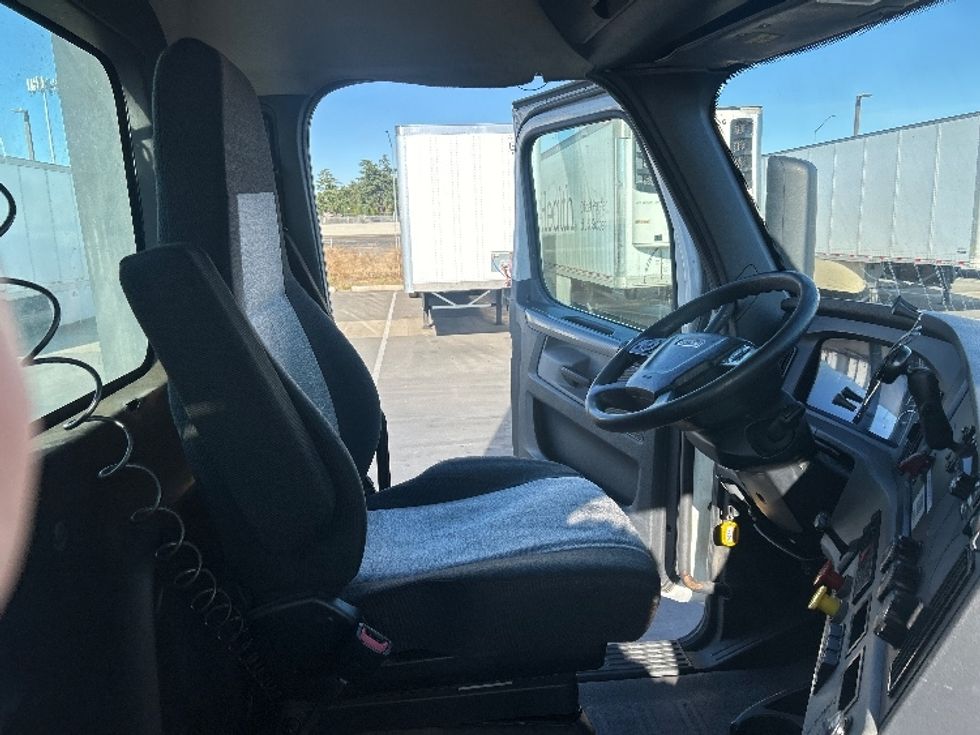Day Cab Tractor-Heavy Duty Tractors-Freightliner-2020-T11664ST-West Sacramento-CA-599,027\n\t\tmiles-$ 34,500 - Image 14