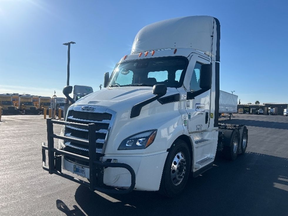 Day Cab Tractor-Heavy Duty Tractors-Freightliner-2020-T11664ST-West Sacramento-CA-599,027\n\t\tmiles-$ 34,500 - Image 3