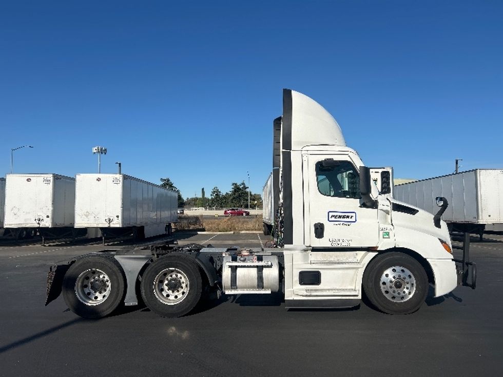 Day Cab Tractor-Heavy Duty Tractors-Freightliner-2020-T11664ST-West Sacramento-CA-599,027\n\t\tmiles-$ 34,500 - Image 8