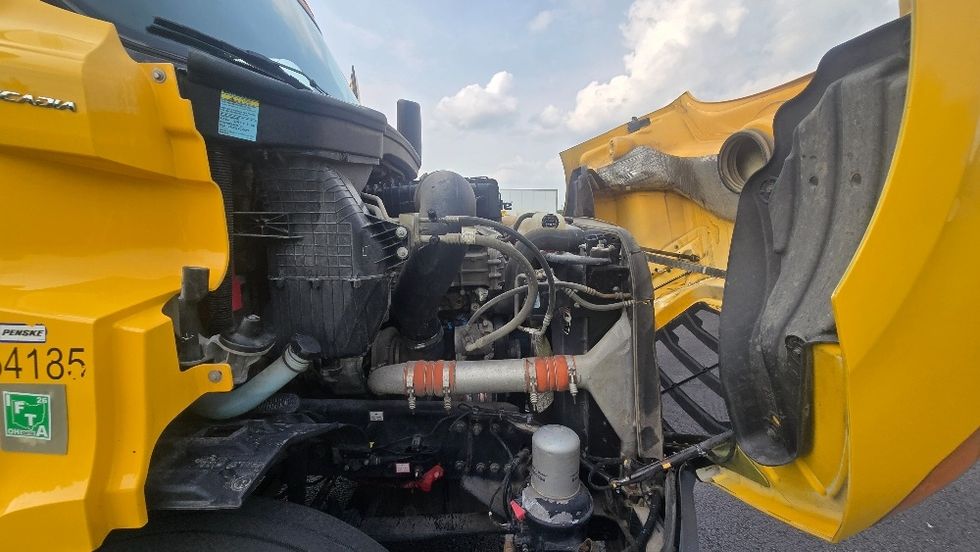 Day Cab Tractor-Heavy Duty Tractors-Freightliner-2020-T11664ST-White Deer-PA-301,208\n\t\tmiles-$ 43,000 - Image 15