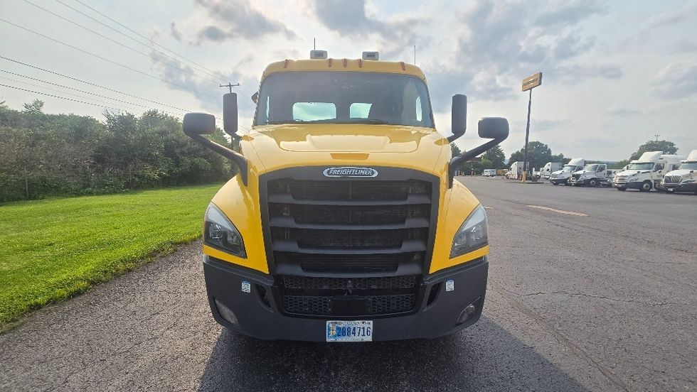 Day Cab Tractor-Heavy Duty Tractors-Freightliner-2020-T11664ST-White Deer-PA-301,208\n\t\tmiles-$ 43,000 - Image 2
