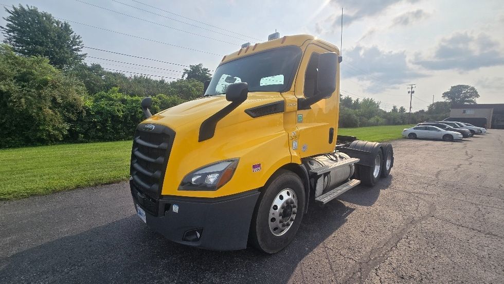 Day Cab Tractor-Heavy Duty Tractors-Freightliner-2020-T11664ST-White Deer-PA-301,208\n\t\tmiles-$ 43,000 - Image 3