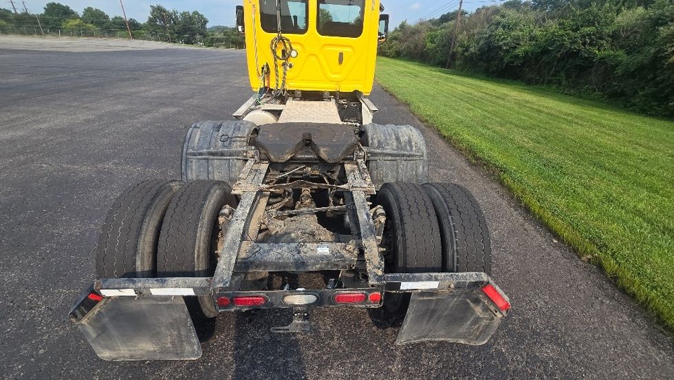 Day Cab Tractor-Heavy Duty Tractors-Freightliner-2020-T11664ST-White Deer-PA-301,208\n\t\tmiles-$ 43,000 - Image 6