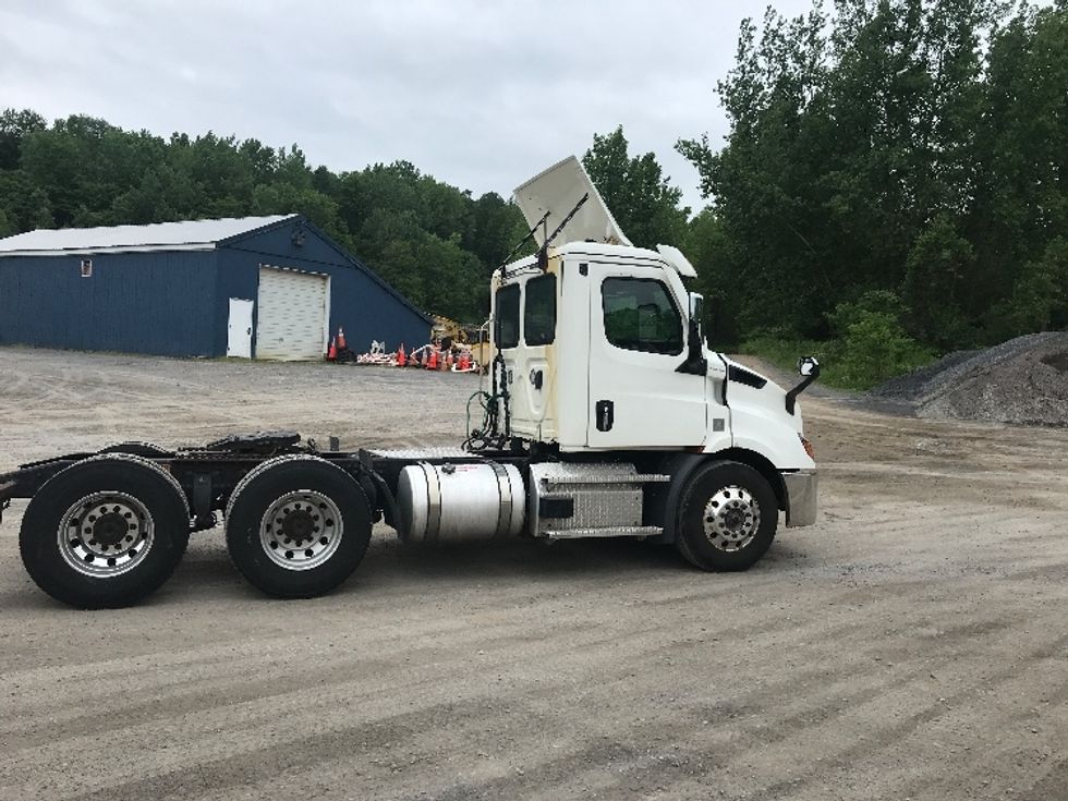 Day Cab Tractor-Heavy Duty Tractors-Freightliner-2020-T11664ST-Whitesboro-NY-160,577\n\t\tmiles-$ 58,250 - Image 8