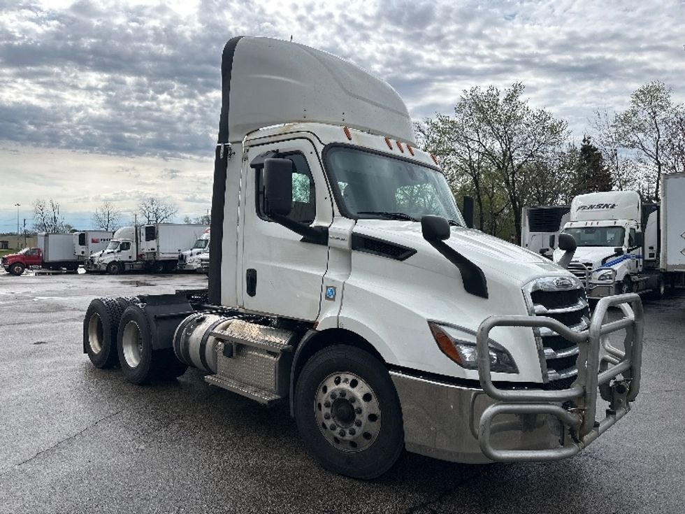 Day Cab Tractor-Heavy Duty Tractors-Freightliner-2020-T11664ST-Windsor-WI-547,011\n\t\tmiles-$ 39,500 - Image 1