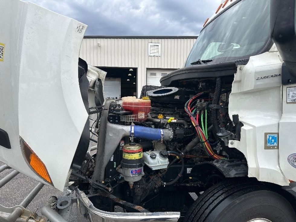 Day Cab Tractor-Heavy Duty Tractors-Freightliner-2020-T11664ST-Windsor-WI-547,011\n\t\tmiles-$ 39,500 - Image 16