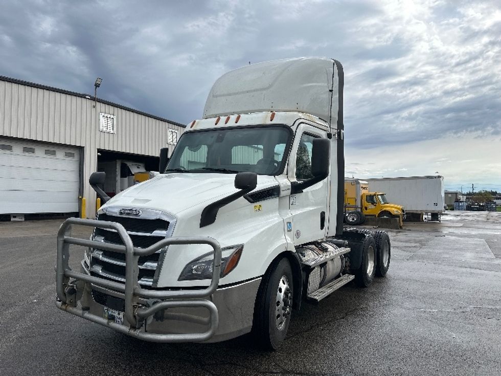 Day Cab Tractor-Heavy Duty Tractors-Freightliner-2020-T11664ST-Windsor-WI-547,011\n\t\tmiles-$ 39,500 - Image 3