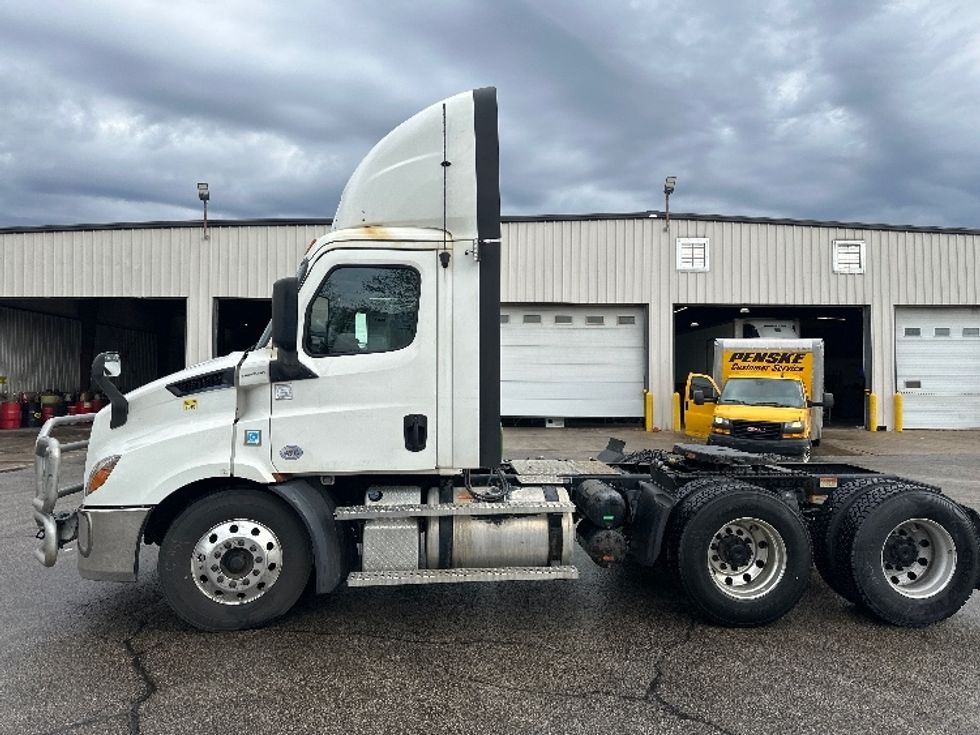 Day Cab Tractor-Heavy Duty Tractors-Freightliner-2020-T11664ST-Windsor-WI-547,011\n\t\tmiles-$ 39,500 - Image 4