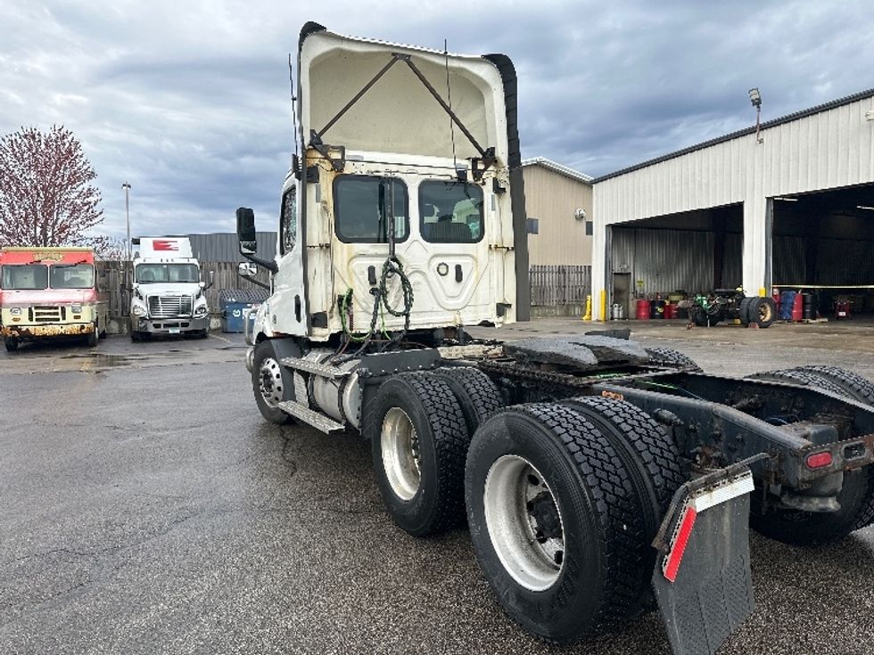 Day Cab Tractor-Heavy Duty Tractors-Freightliner-2020-T11664ST-Windsor-WI-547,011\n\t\tmiles-$ 39,500 - Image 5