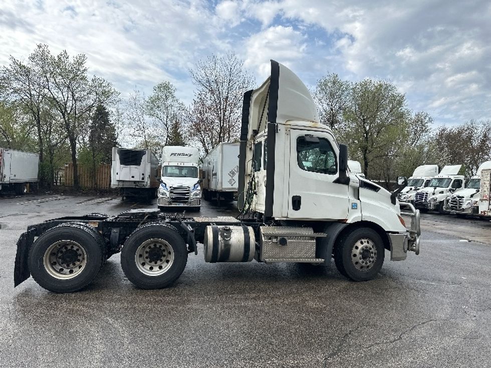 Day Cab Tractor-Heavy Duty Tractors-Freightliner-2020-T11664ST-Windsor-WI-547,011\n\t\tmiles-$ 39,500 - Image 8