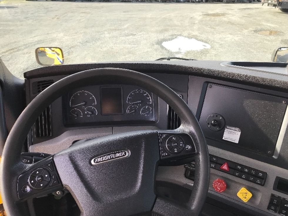 Day Cab Tractor-Heavy Duty Tractors-Freightliner-2020-T12642ST-Abbotsford-BC-140,879\n\t\tkm-$ 55,250 - Image 11