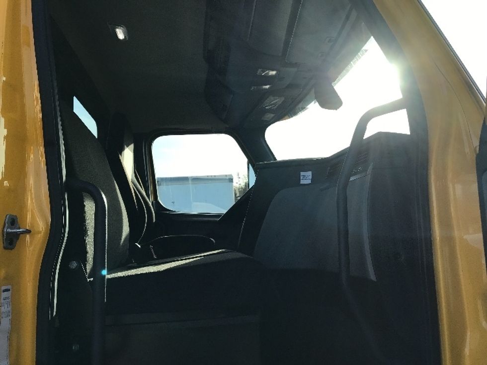 Day Cab Tractor-Heavy Duty Tractors-Freightliner-2020-T12642ST-Abbotsford-BC-140,879\n\t\tkm-$ 55,250 - Image 12