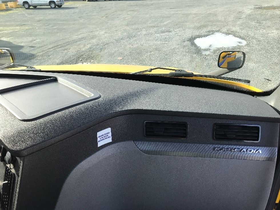 Day Cab Tractor-Heavy Duty Tractors-Freightliner-2020-T12642ST-Abbotsford-BC-140,879\n\t\tkm-$ 55,250 - Image 13