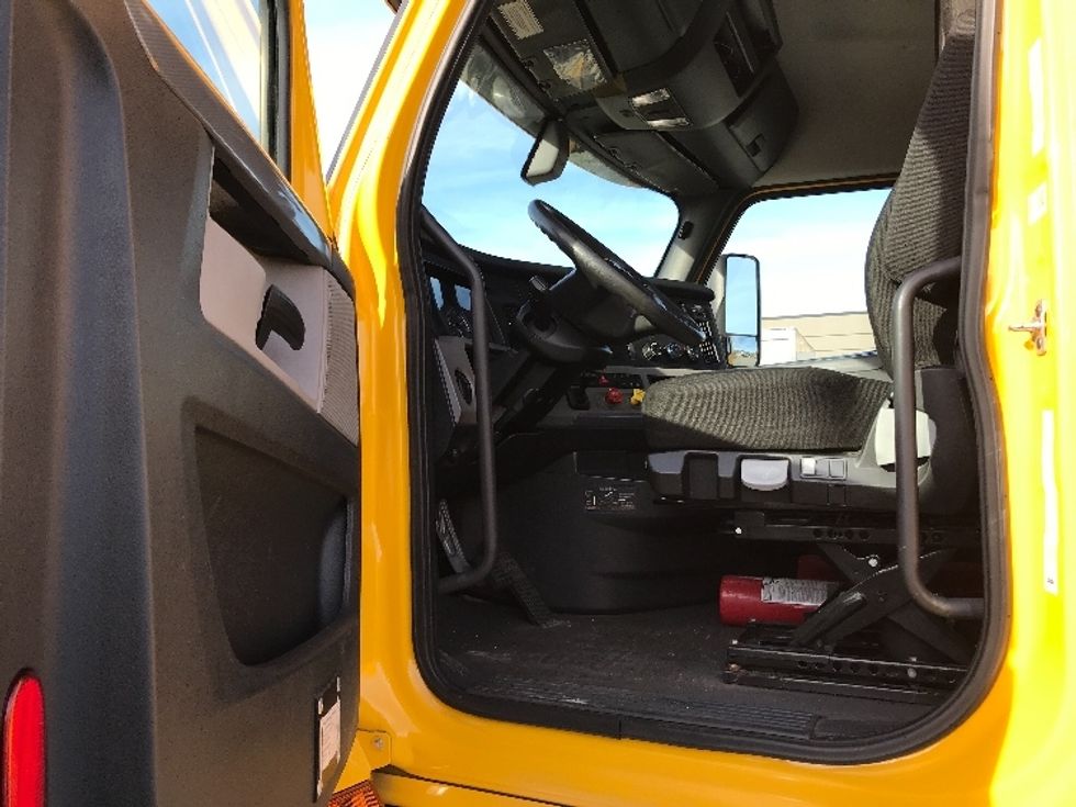 Day Cab Tractor-Heavy Duty Tractors-Freightliner-2020-T12642ST-Abbotsford-BC-140,879\n\t\tkm-$ 55,250 - Image 9