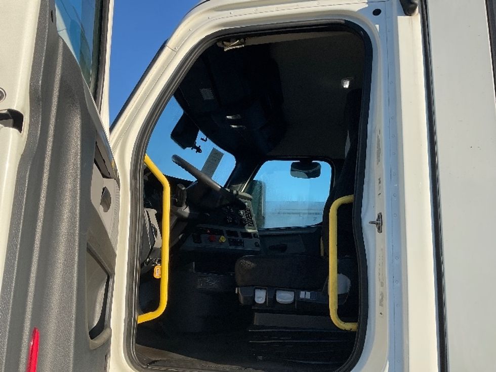 Day Cab Tractor-Heavy Duty Tractors-Freightliner-2020-T12642ST-Akron-OH-642,892\n\t\tmiles-$ 25,500 - Image 10