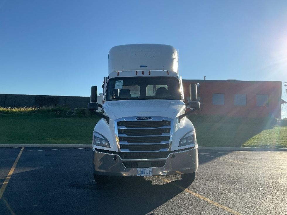 Day Cab Tractor-Heavy Duty Tractors-Freightliner-2020-T12642ST-Akron-OH-642,892\n\t\tmiles-$ 25,500 - Image 2