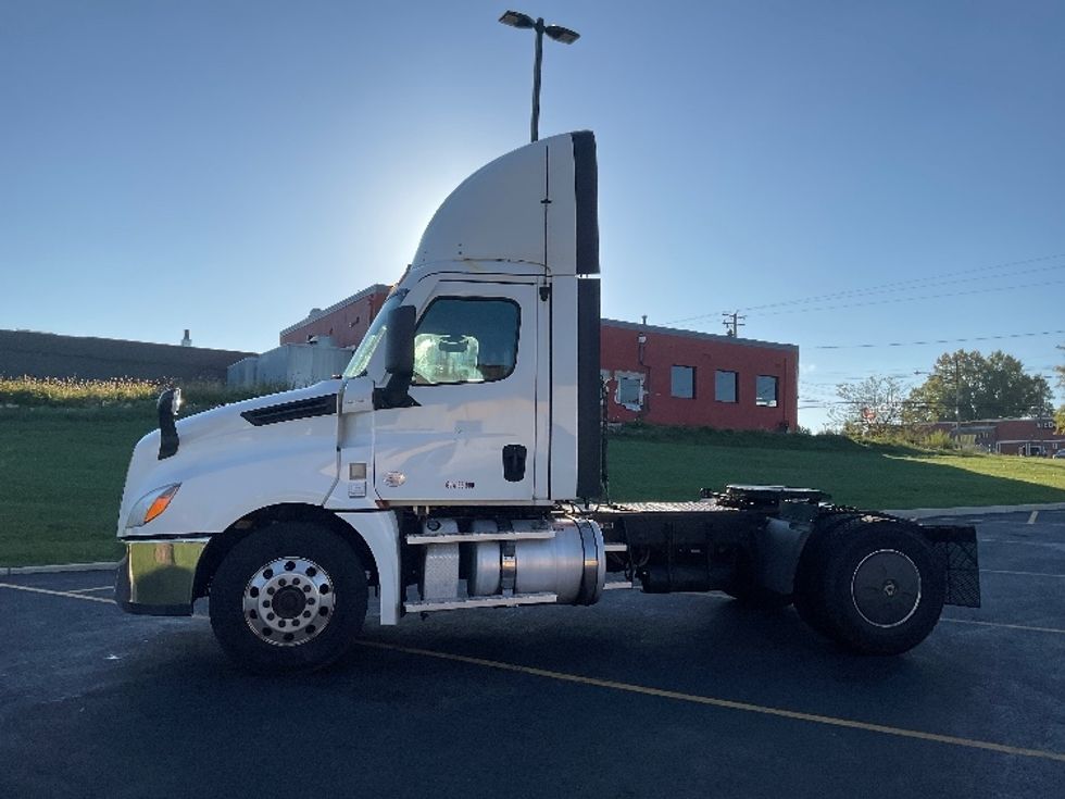 Day Cab Tractor-Heavy Duty Tractors-Freightliner-2020-T12642ST-Akron-OH-642,892\n\t\tmiles-$ 25,500 - Image 4